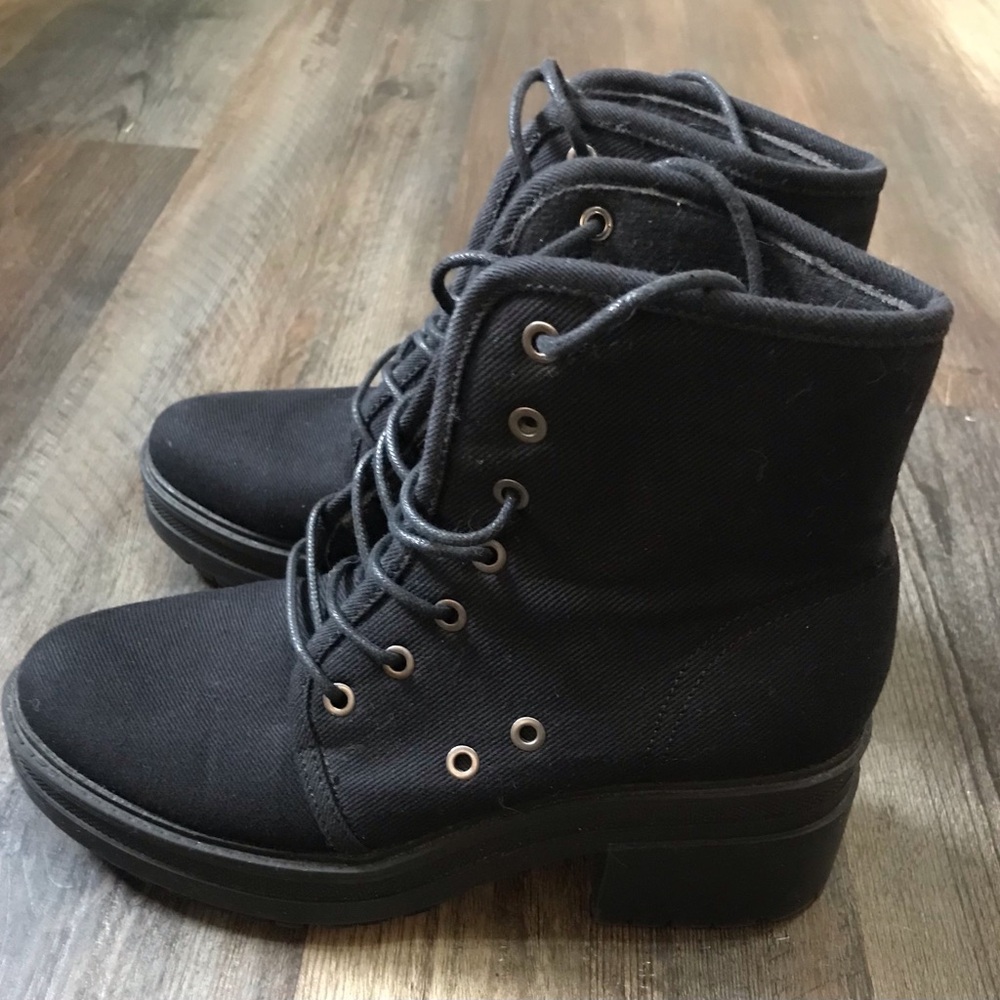 Wild Diva Womans Boots